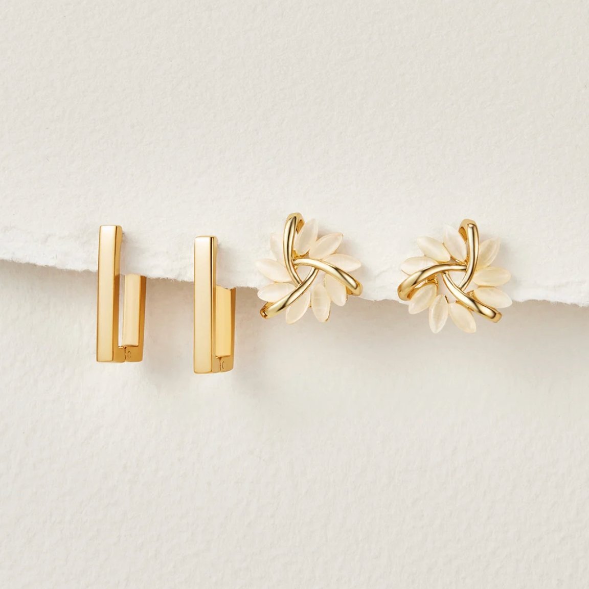 Céline – Boucles d'oreilles dorées avec mélange géométrique